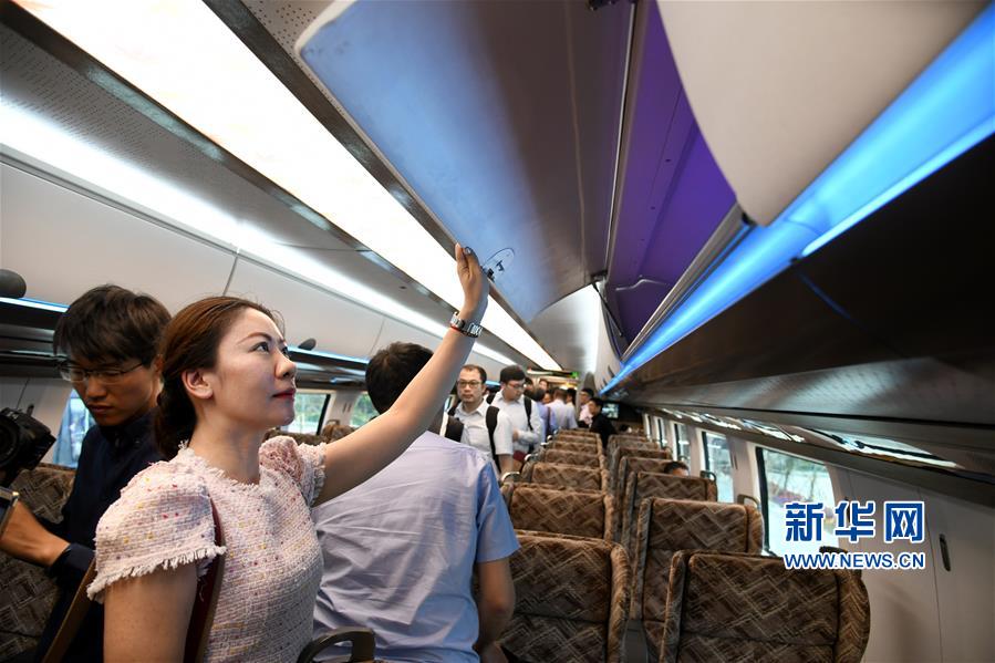 我国时速600公里高速磁浮试验样车下线