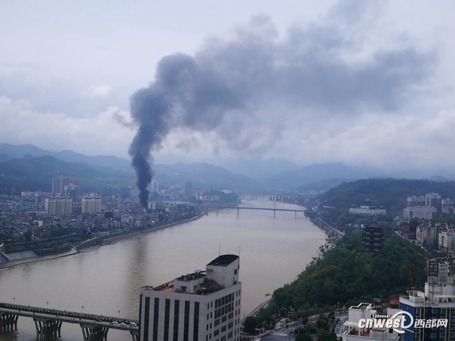 【今日看点】（页面标题）安康城区一汽车废旧回收场发生火灾 暂无伤亡  （内容页标题）安康城区一汽车废旧回收场发生火灾 暂无人员伤亡