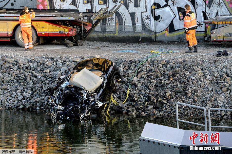 瑞典一汽车从29米高大桥坠落 5名英国人死亡