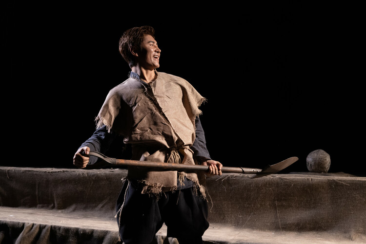 藏族大学生与《哈姆雷特》擦出别样火花_fororder_W2MD6451