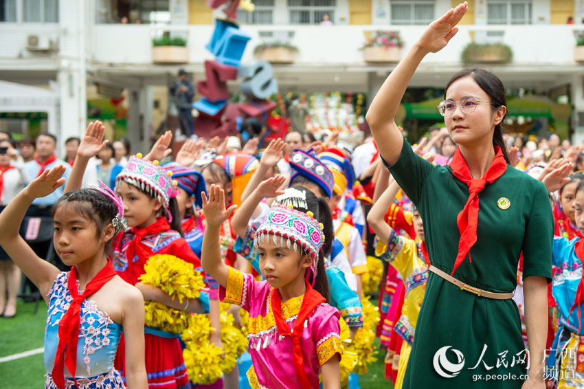 齐聚云端，广西新疆西藏三地少年儿童同庆“六一”