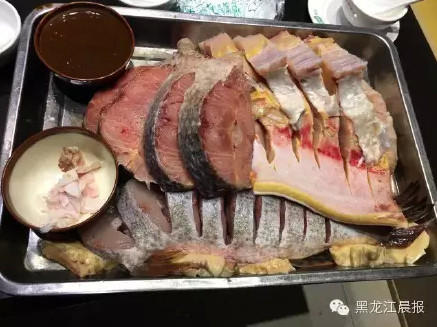 游客哈尔滨吃鱼消费万元 餐厅：明码实价