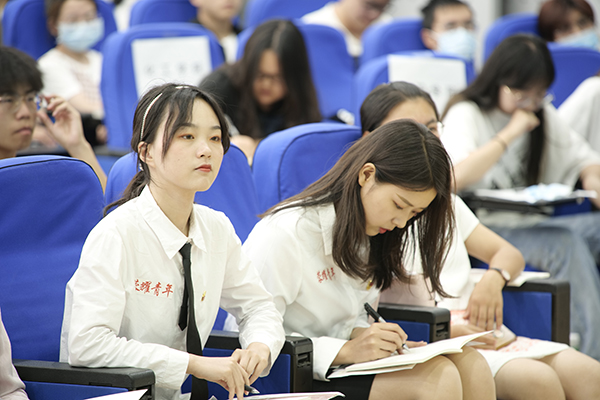 对话百年党史青年学子再掀学习热潮