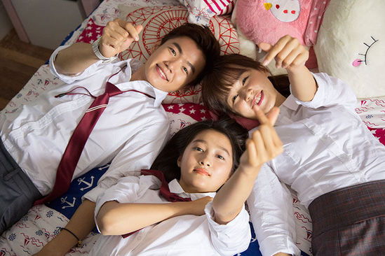 《老师晚上好》刷屏春节档 网友齐中少女毒