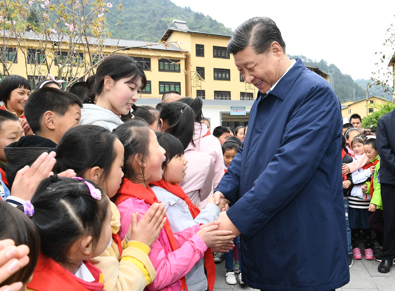 Xi: Abu mafi muhimmanci shi ne yara su girma lami lafiya_fororder_2019年4月习近平来到重庆石柱土家族自治县中益乡小学考察