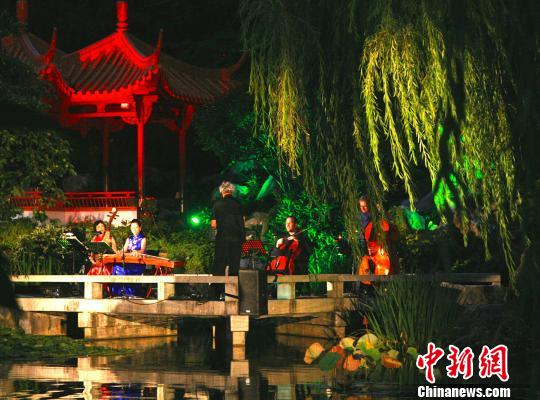 “欢乐春节”中国花园实景音乐会在悉尼举办