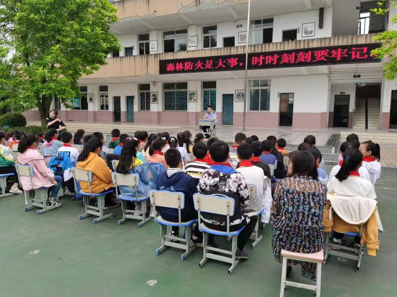眉山青神公安：森林防火宣传进校园 精准滴灌提效能_fororder_宣讲活动现场-摄影-朱红