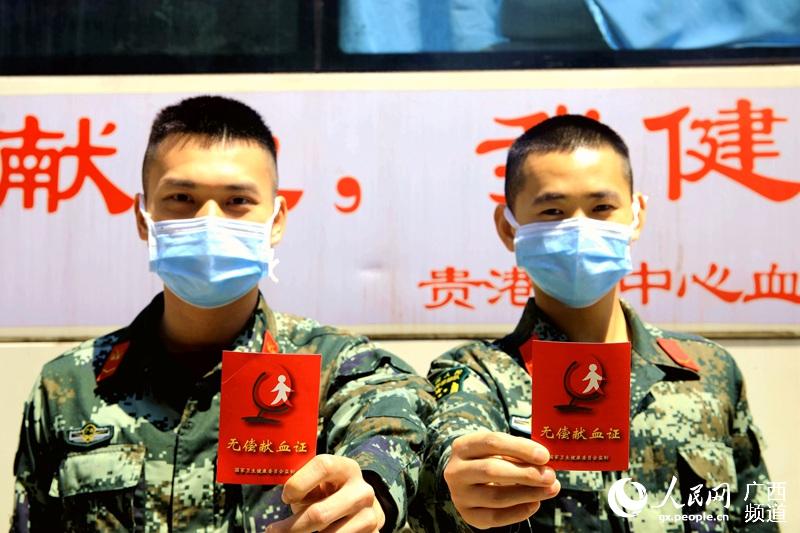 廣西貴港：抗擊疫情 武警官兵擼袖獻血