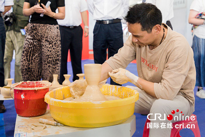 05【吉林】【原創】【CRI看吉林（標題）】第六屆中國（長春）文化産品交易博覽會在長春舉行