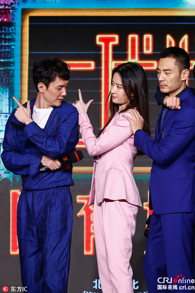 《二代妖精》发布会 刘亦菲变"狐狸"冯绍峰穿裙装