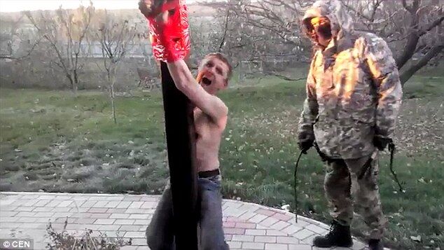 一俄罗斯武装分子以“IS方式”用电线鞭打处决毒贩(图)