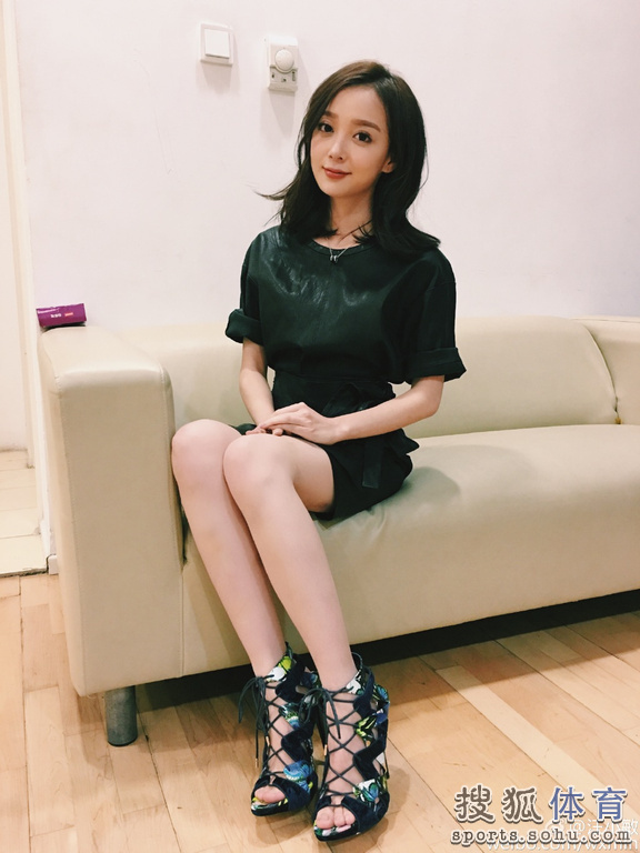 歌手汪小敏春晚后玩滑雪 网友:让我教你哦(图) 歌手汪小敏春晚后玩滑雪 网友:让我教你哦(图)