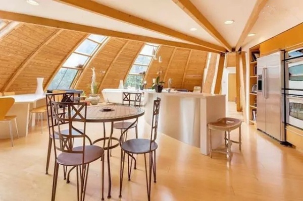 酷炫自转的UFO小木屋