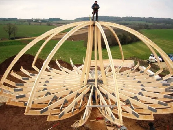 酷炫自转的UFO小木屋