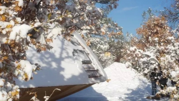 酷炫自转的UFO小木屋