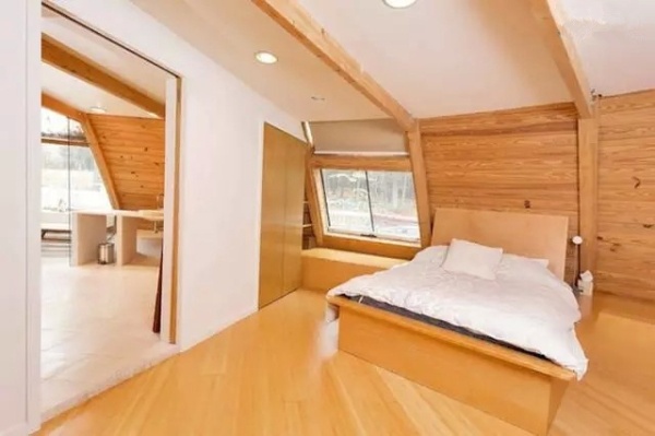 酷炫自转的UFO小木屋