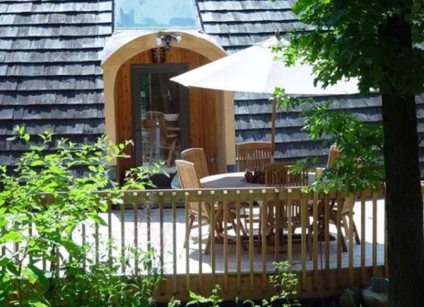 酷炫自转的UFO小木屋