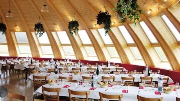 酷炫自转的UFO小木屋