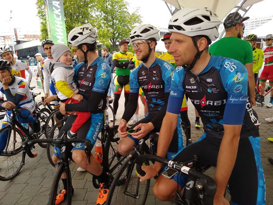 原创【CRI看山西-列表】【中首焦点图】【2019环太原自行车-焦点图】【首页标题】环太原国际公路自行车赛参赛各车队全力备战 【内容页标题】世界自行车骑手齐聚龙城太原 全力备战2019环太原国际公路自行车赛