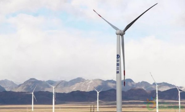 風機轉了 光伏電板亮了 新疆新能源利用率提高