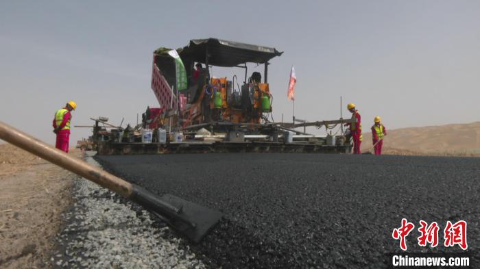タクラマカン砂漠貫く砂漠道路、来年5月には開通の見込み　新疆_fororder_FOREIGN202106031434000172687815006
