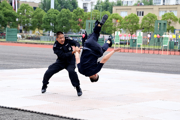 “攜手‘童’行·小小少年的特警警營之旅”走進四川德陽_fororder_微信圖片_20210604115431