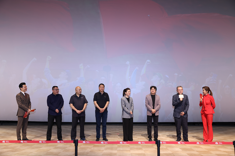 首部4K大型音乐舞蹈史诗电影《奋斗吧 中华儿女》首映礼在北京举行
