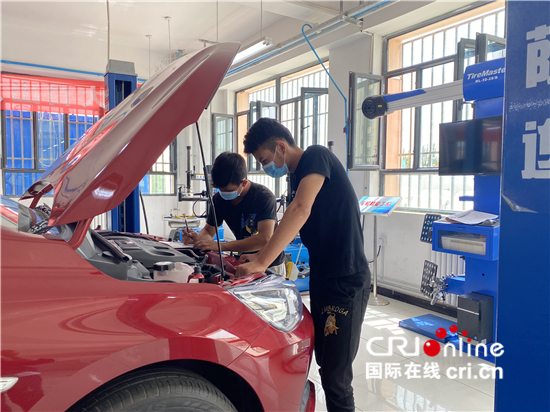 （外籍记者新疆行）能工巧匠的摇篮 走进新疆和田技师学院_fororder___172.100.100.3_temp_9500027_1_9500027_1_1_d382288a-2b67-470c-b7ef-01810723ca00