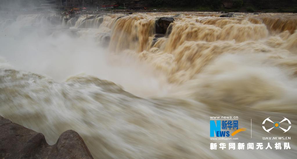 黄河壶口瀑布现“半清半浊”景观