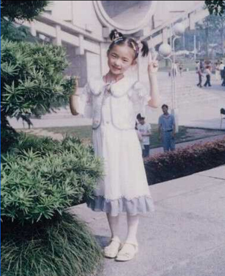 林允整容了吗?林允童年照曝光女大十八变