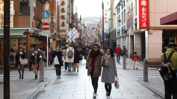 英報：中國遊客購物大巴激增 日本人抱怨停車混亂