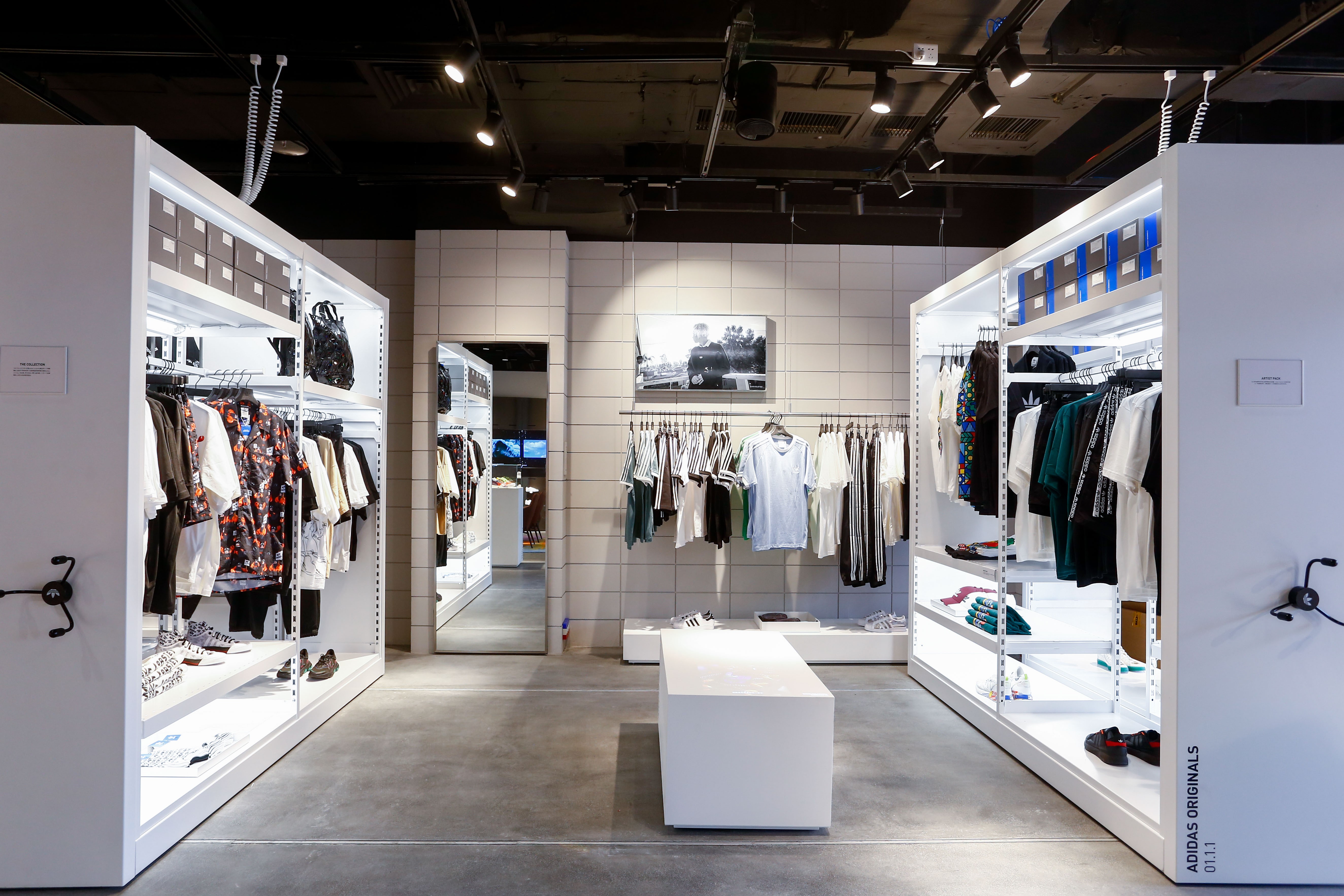 西北首家adidas originals fdd三叶草店 亮相西安开元商城