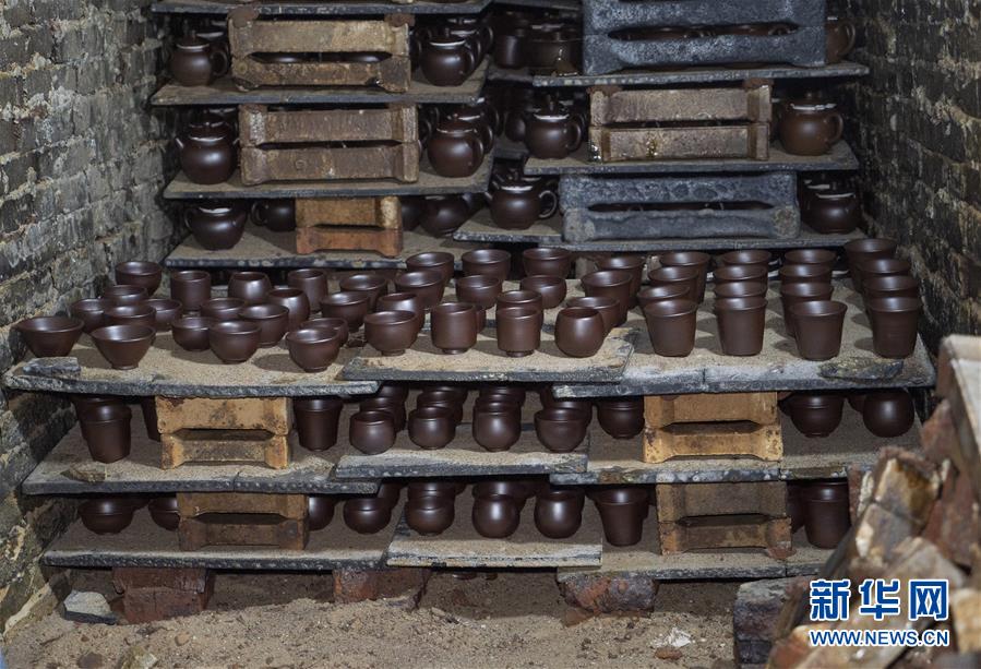 广西钦州：龙窑坭兴陶放光彩