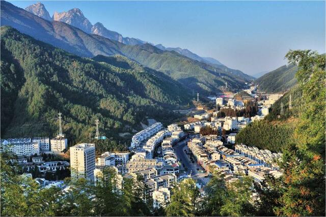 城市频道>> 城市-文化 正文  国际在线消息:黄山市黄山区位于皖南中部