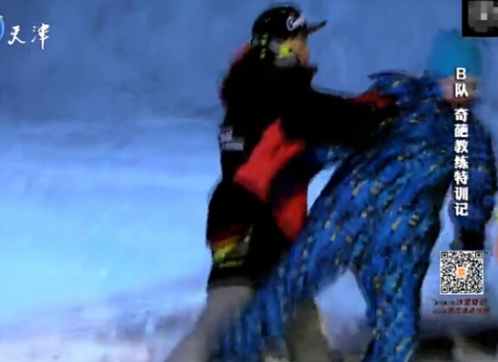 杨威遭滑雪教练推倒险骨折 罕见发怒欲罢录节目