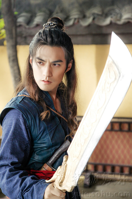 《新萧十一郎》热播 扮演者严屹宽帅气海报吸睛