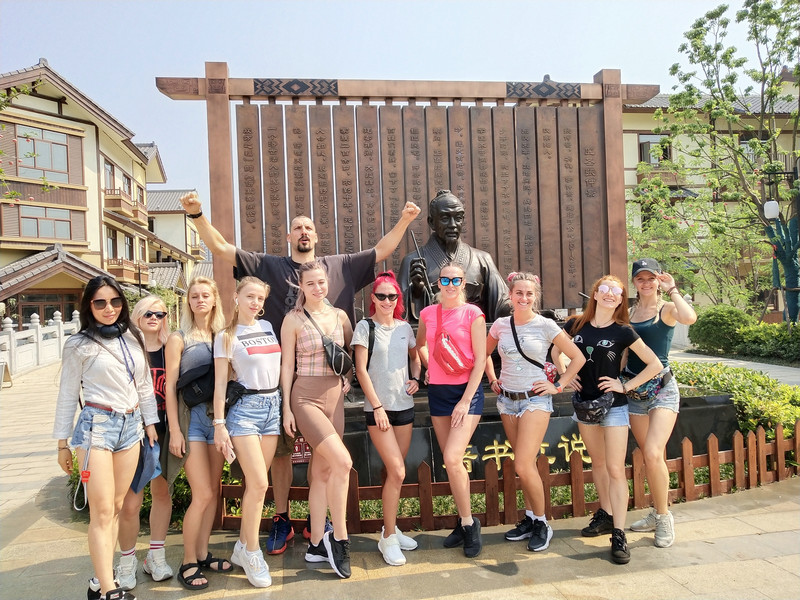 【河南供稿】克羅地亞國家男子籃球隊走進河南西峽 感受美麗鄉村