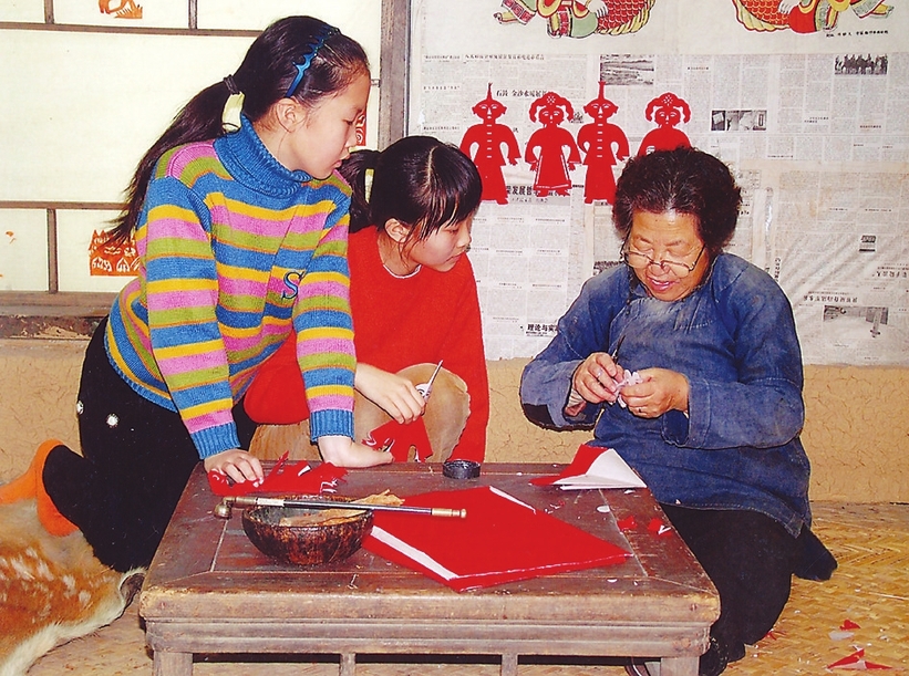 長白山滿族剪紙：中國剪紙藝術的瑰寶