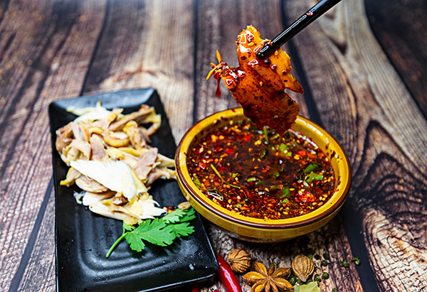 赏车观灯尝美食 2021川南渝西（自贡）国际汽车展览会有看头_fororder_5自贡美食（摄影-廖志全）