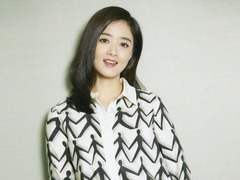 組圖：蔣欣撞色穿搭玩轉OL風 靚麗甜笑優雅大氣