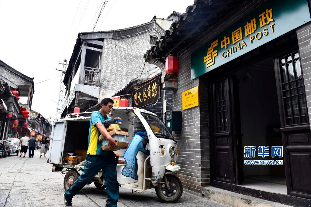 山东微山县：一人一船一邮路