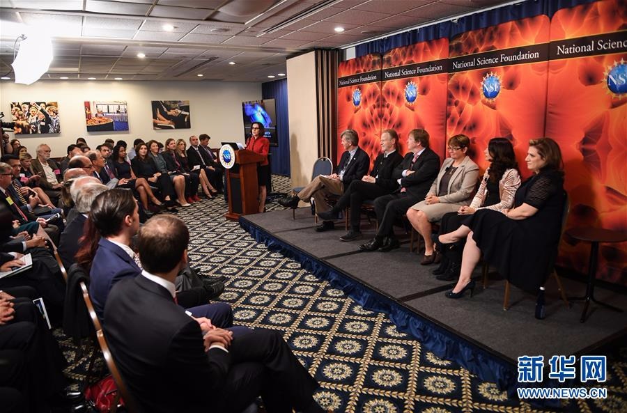 10月16日，美国国家科学基金会主席弗朗斯·科尔多瓦在华盛顿举行的新闻发布会上讲话。新华社记者 殷博古 摄