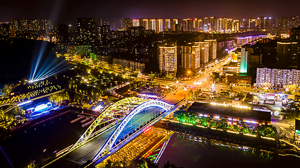 魅力盐都·安逸灯城|观彩灯、看恐龙、品美食 端午快来自贡狂欢吧_fororder_5灯光璀璨夜色网红桥（摄影-廖志全）