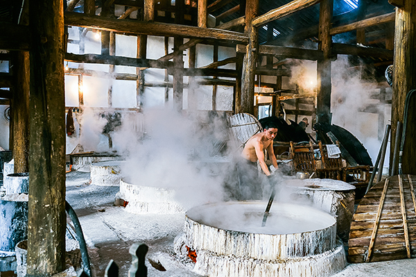 魅力盐都·安逸灯城|观彩灯、看恐龙、品美食 端午快来自贡狂欢吧_fororder_7燊海井景区（摄影-廖志全）