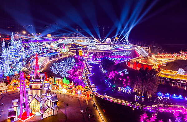 魅力盐都·安逸灯城|观彩灯、看恐龙、品美食 端午快来自贡狂欢吧_fororder_1自贡国际恐龙灯会现场（摄影-廖志全）