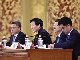 中国共产党第十九次全国代表大会新闻发言人举行新闻发布会