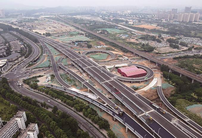 312国道南京段改扩建工程主线高架桥完成沥青摊铺
