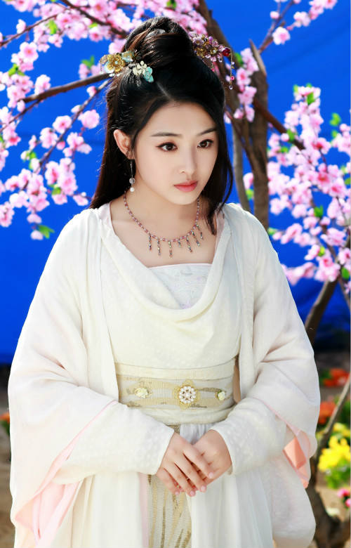 张含韵新剧被赞古装美人 帅萌造型掀舔屏狂潮