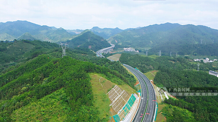 贺巴高速巴马段建设进入尾声 拟7月1日前完成通车