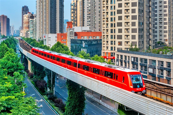 武汉地铁红色专列上线移动博物馆穿越全城